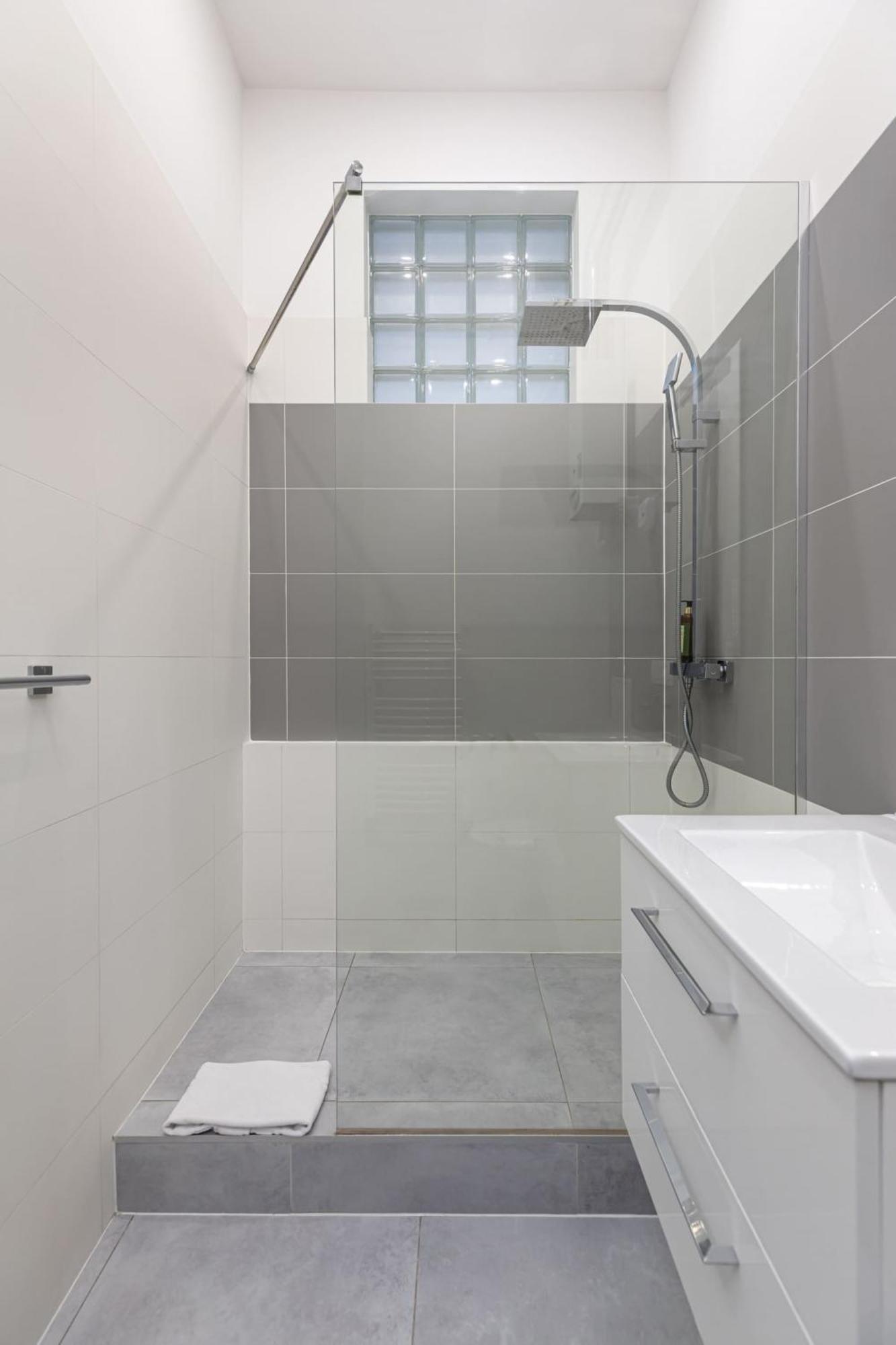 Stylish Apartment Swietojanska By Noclegi Renters Warsaw Exterior photo